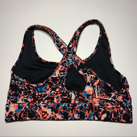 Small Under Armour patterned sports bra - Picture 2 of 15